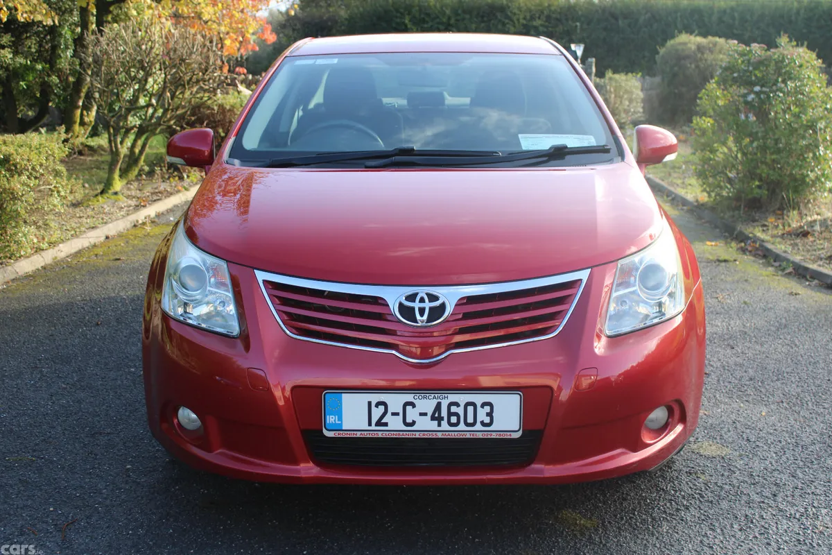 Toyota Avensis Saloon, Diesel, 2012, Red