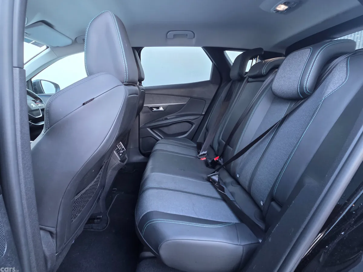 Peugeot 3008 MPV, Diesel, 2022, Black