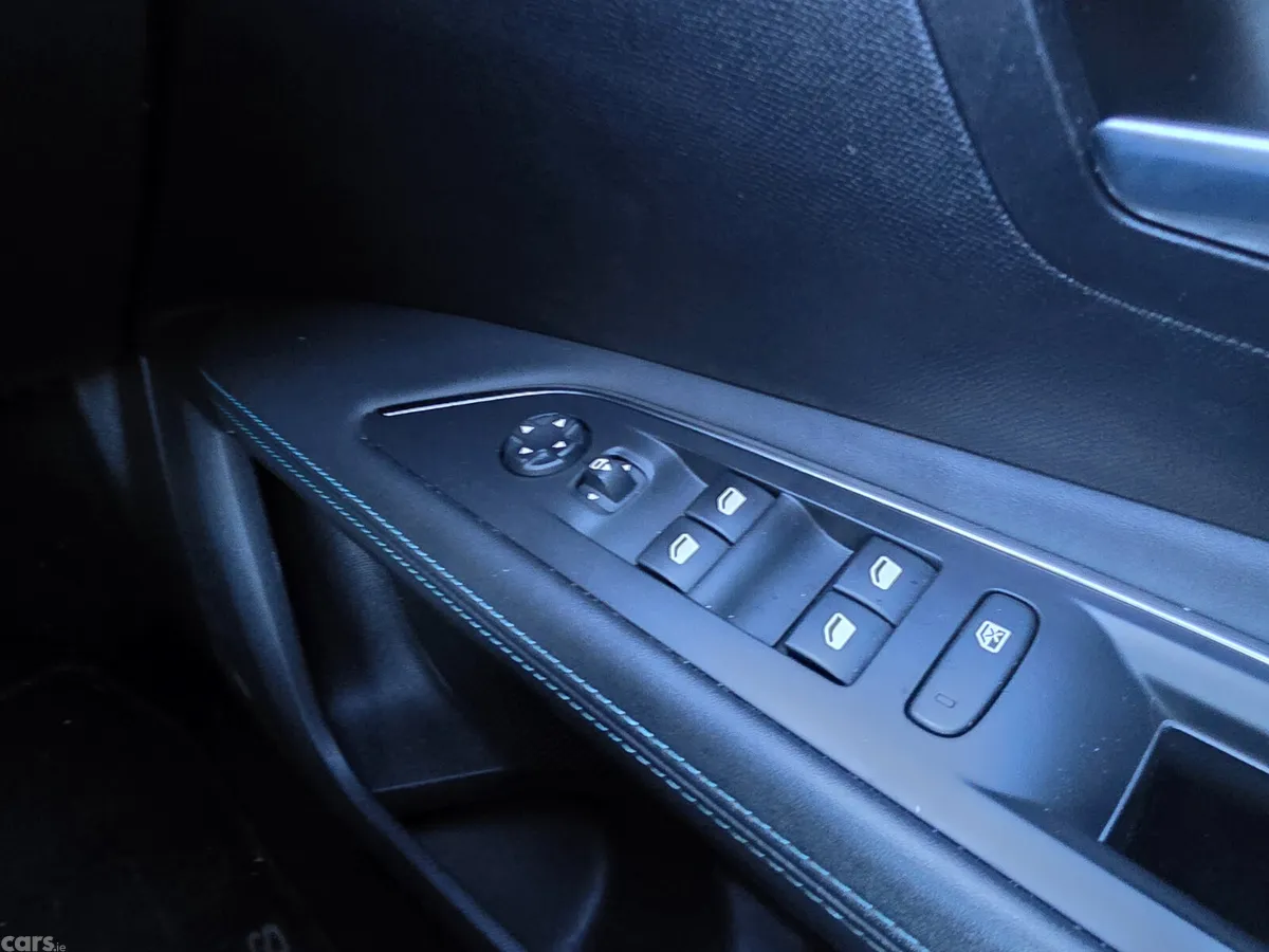 Peugeot 3008 MPV, Diesel, 2022, Black