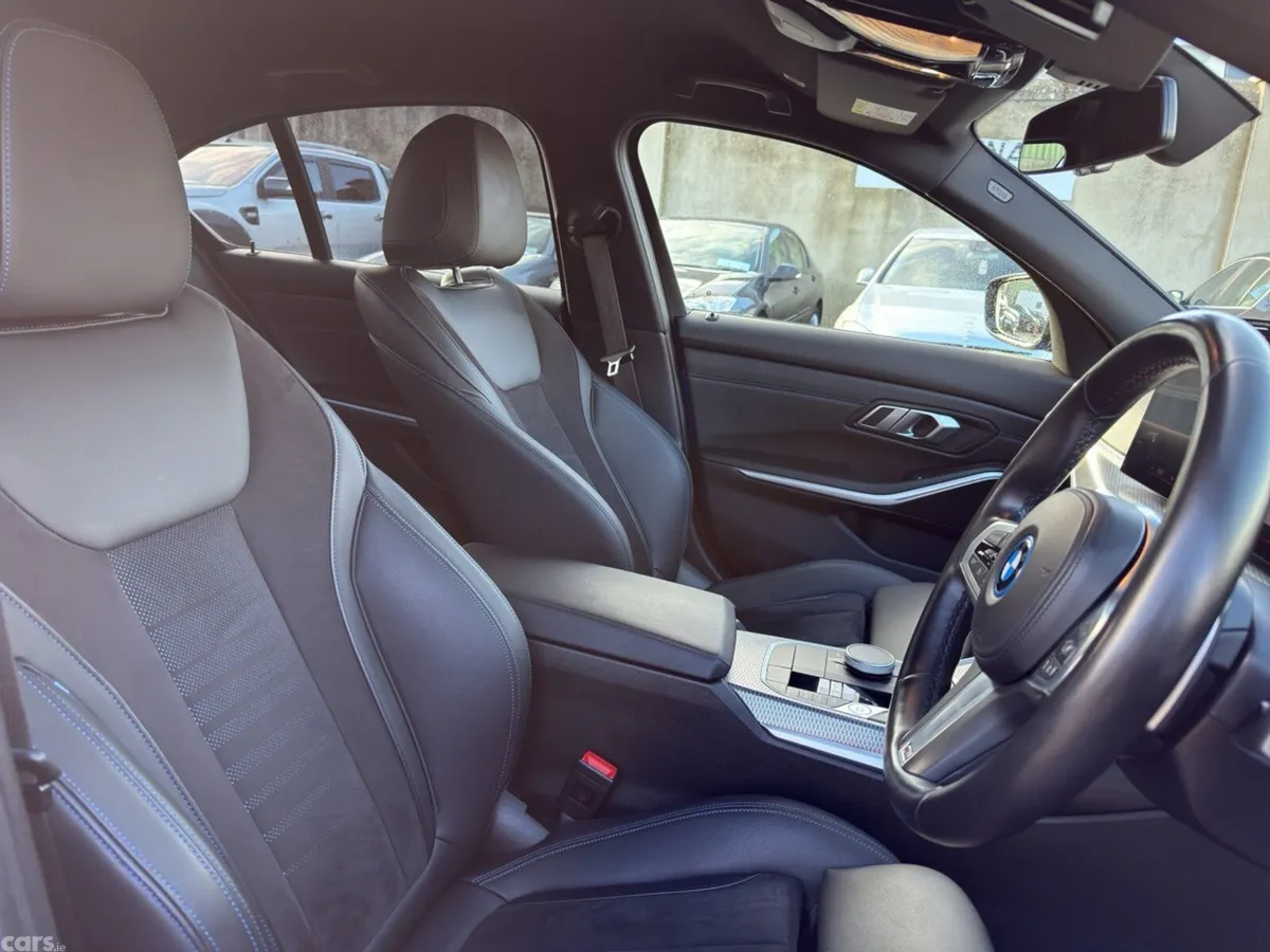 BMW 3-Series Saloon, Petrol Hybrid, 2023, Blue