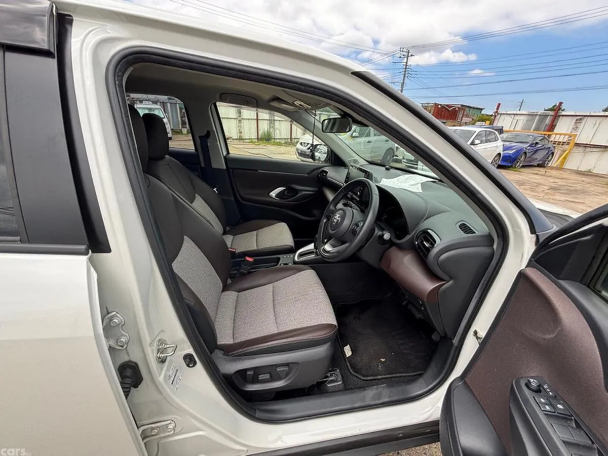 Toyota Yaris Cross SUV, Petrol Hybrid, 2021, White