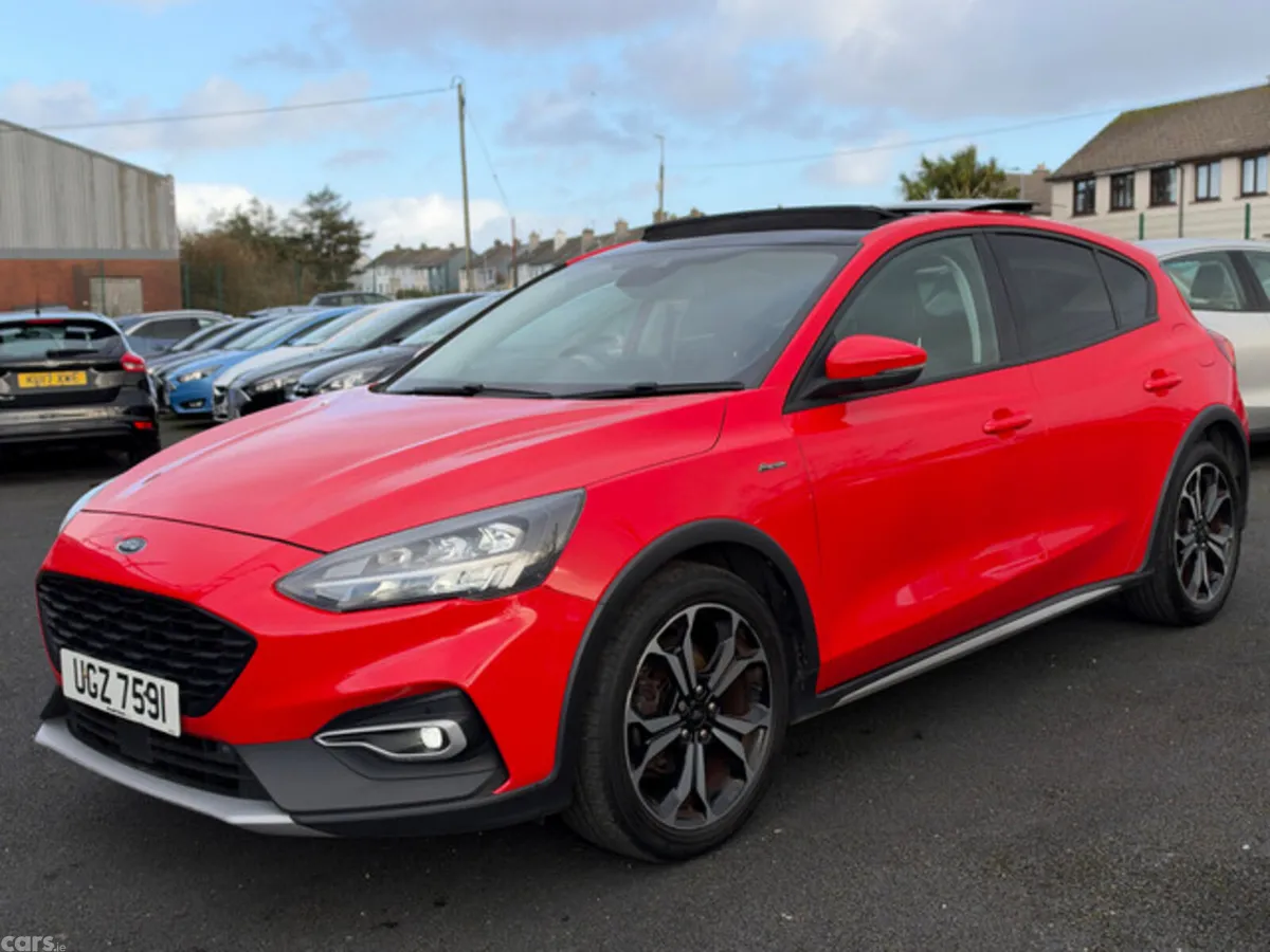 Ford Focus Hatchback, Diesel, 2021, Red