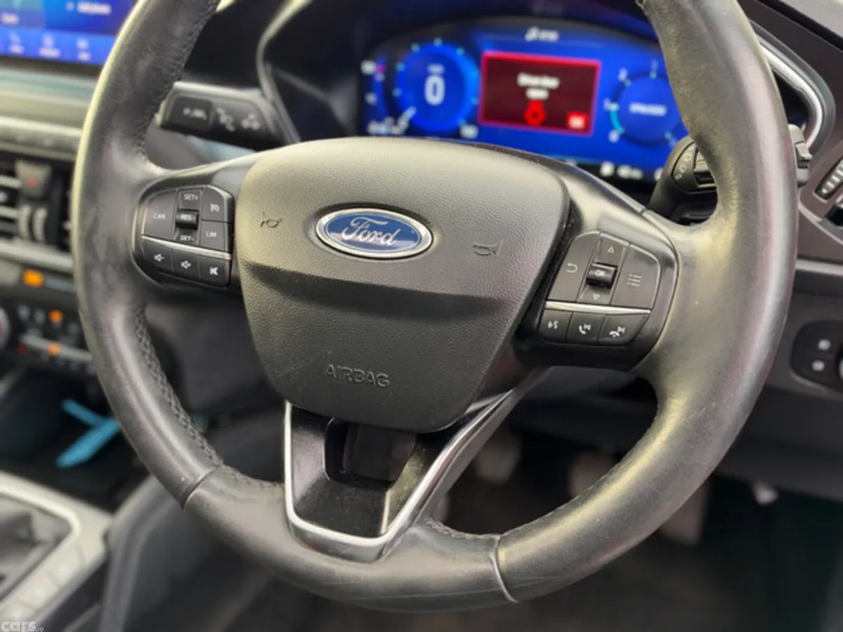 Ford Focus Hatchback, Diesel, 2021, Red