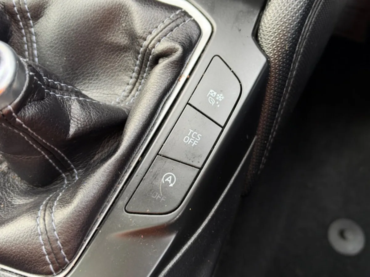 Ford Focus Hatchback, Diesel, 2021, Red