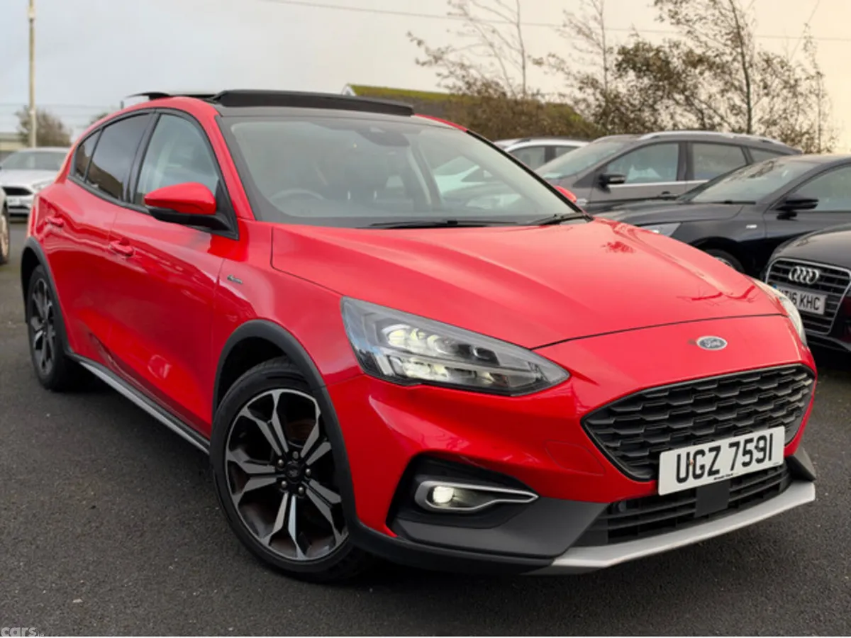 Ford Focus Hatchback, Diesel, 2021, Red