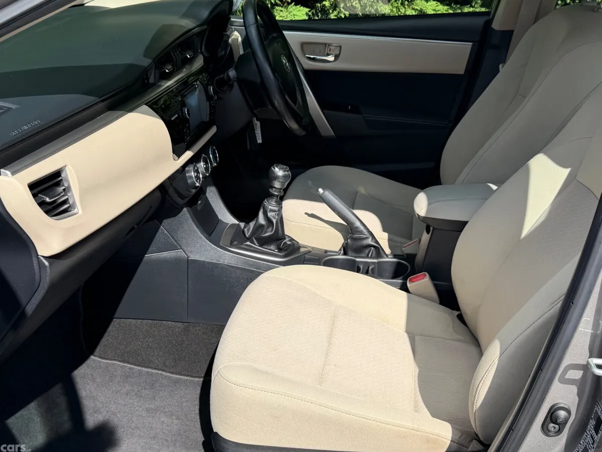 Toyota Corolla Saloon, Diesel, 2016, Grey