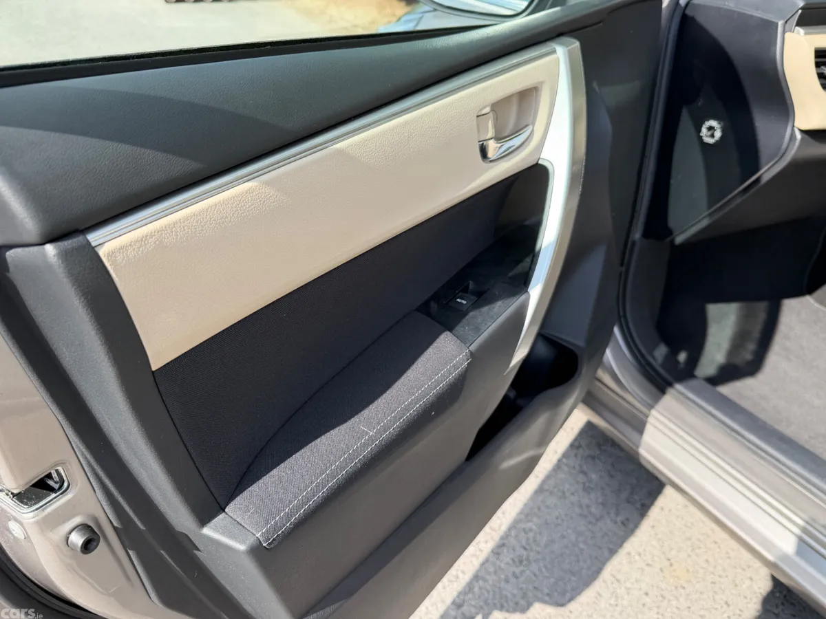 Toyota Corolla Saloon, Diesel, 2016, Grey