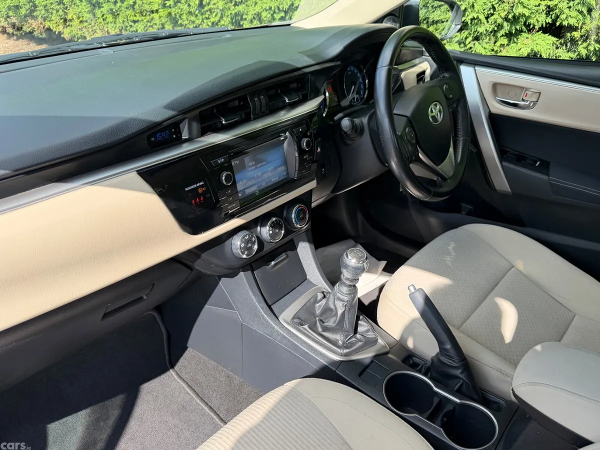 Toyota Corolla Saloon, Diesel, 2016, Grey