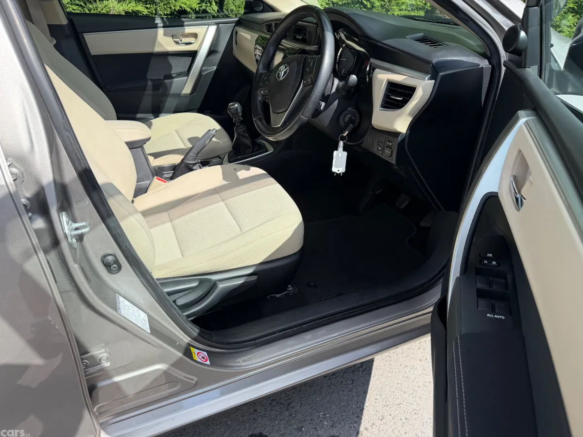 Toyota Corolla Saloon, Diesel, 2016, Grey