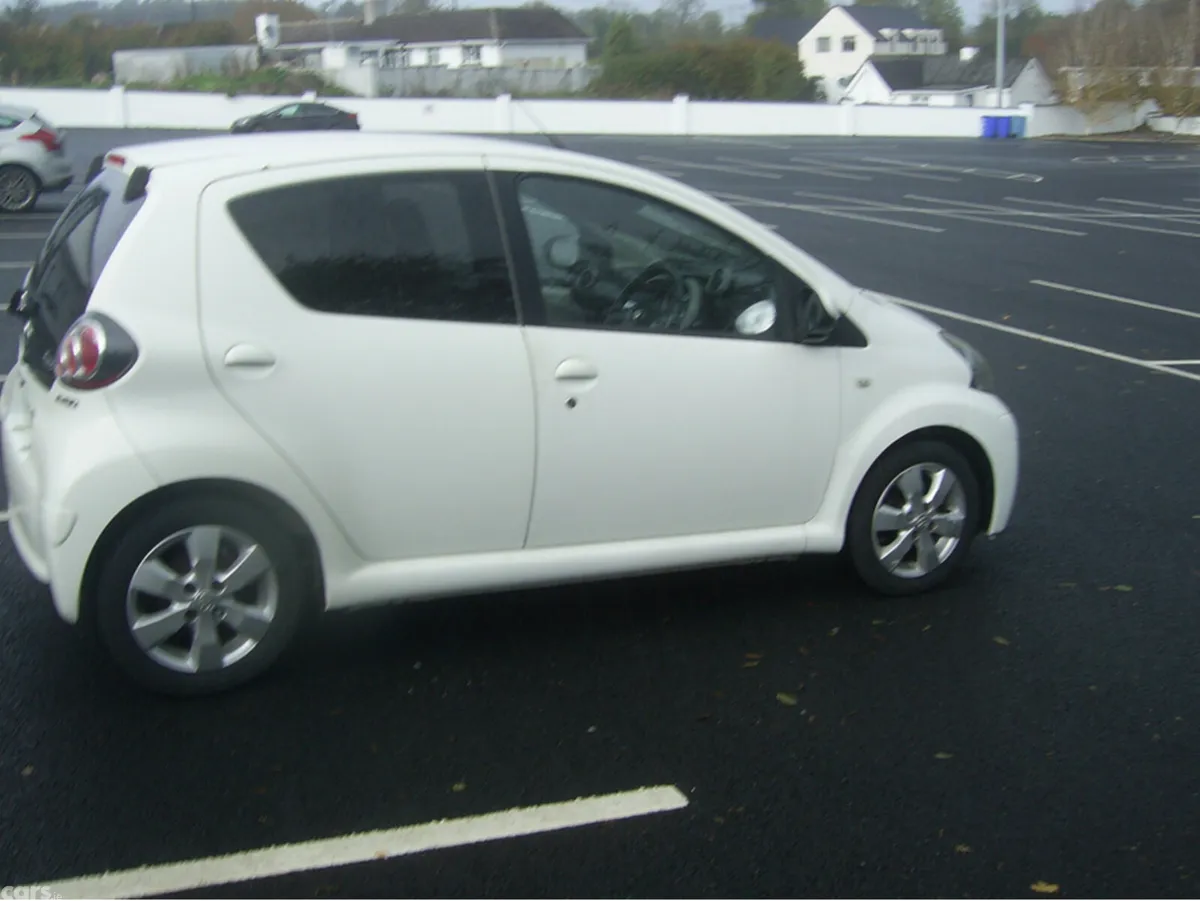 Toyota Aygo Hatchback, Petrol, 2013, White