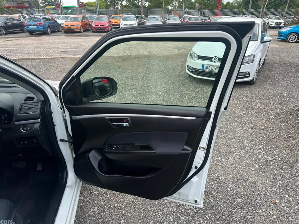 Suzuki Swift Hatchback, Petrol, 2016, White
