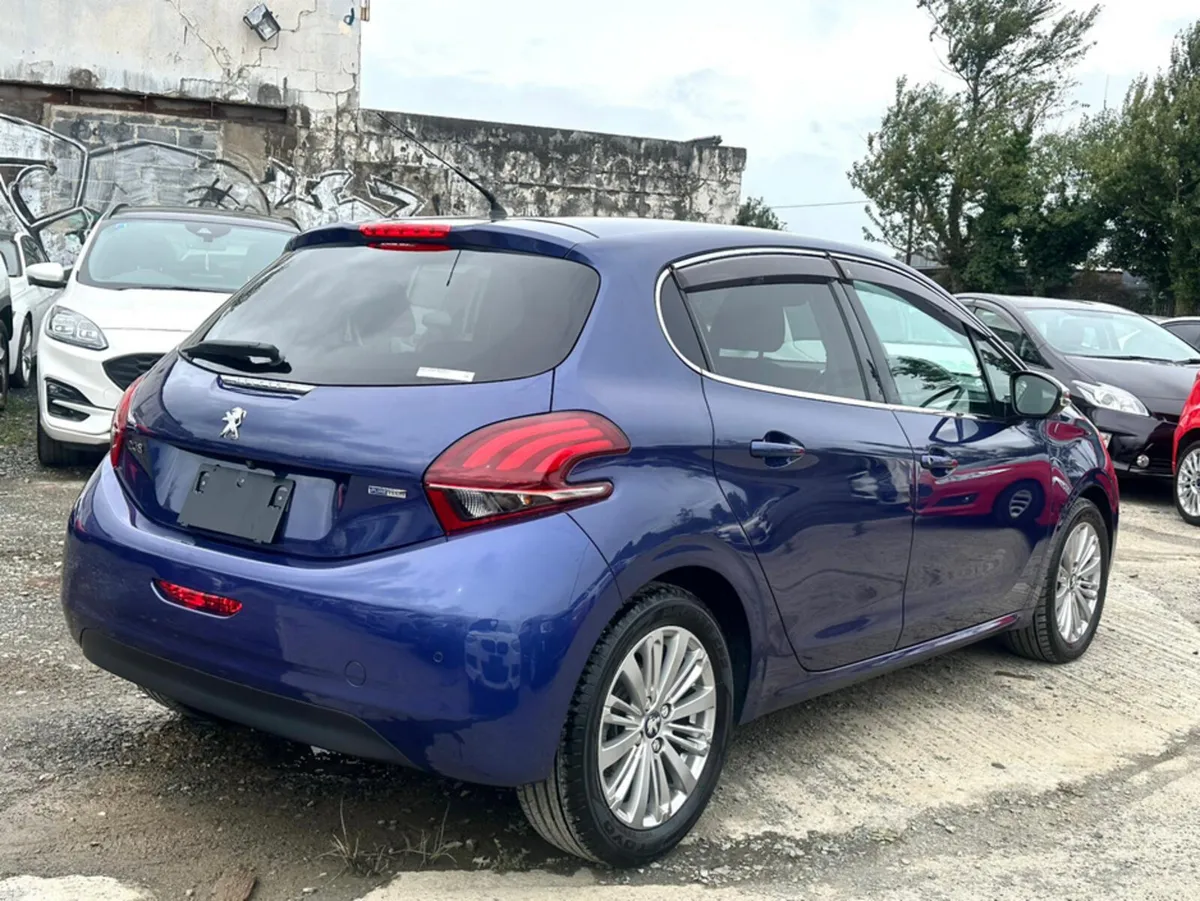 Peugeot 208 Hatchback, Petrol, 2016, Blue