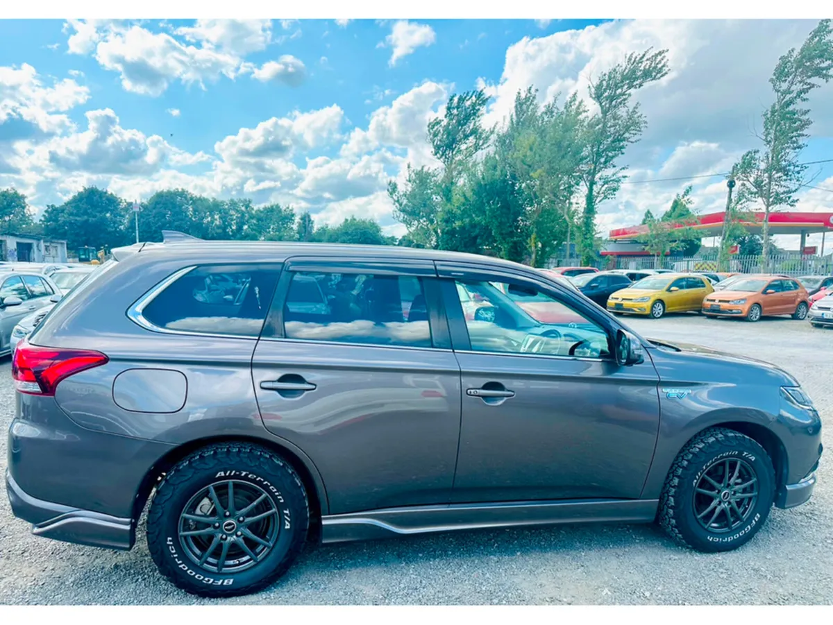 Mitsubishi Outlander SUV, Petrol Hybrid, 2016, Brown