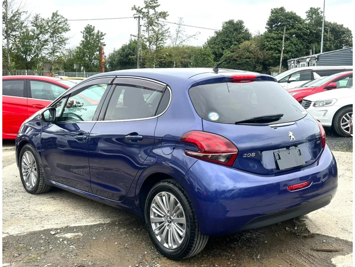 Peugeot 208 Hatchback, Petrol, 2016, Blue