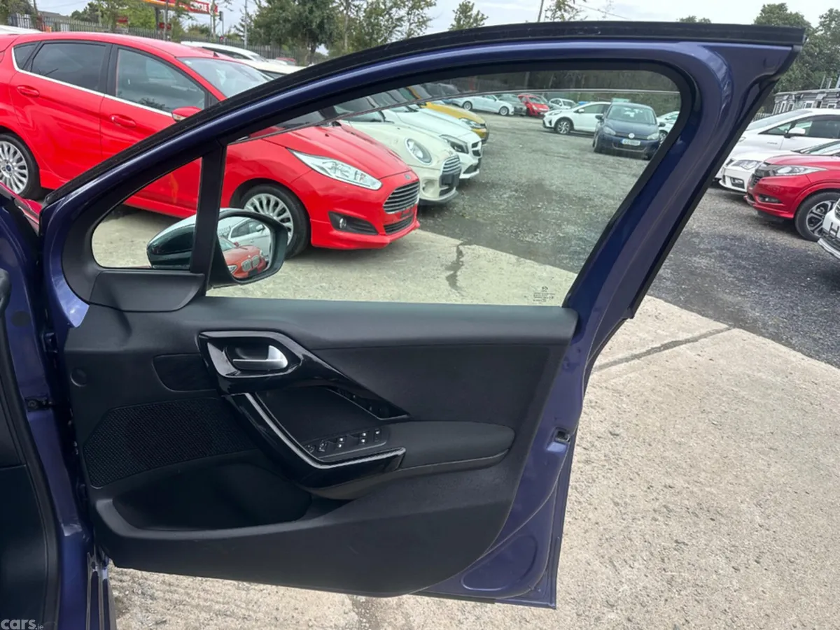 Peugeot 208 Hatchback, Petrol, 2016, Blue
