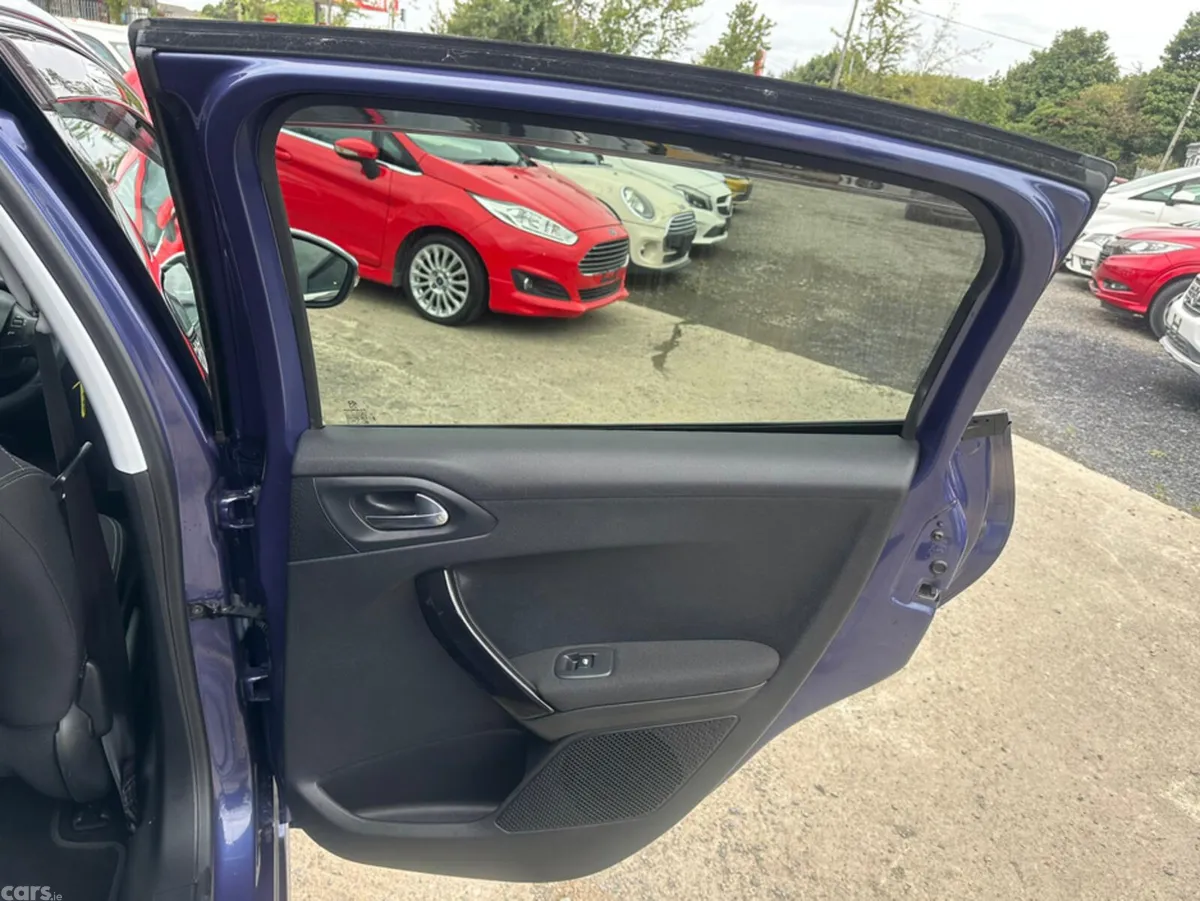 Peugeot 208 Hatchback, Petrol, 2016, Blue