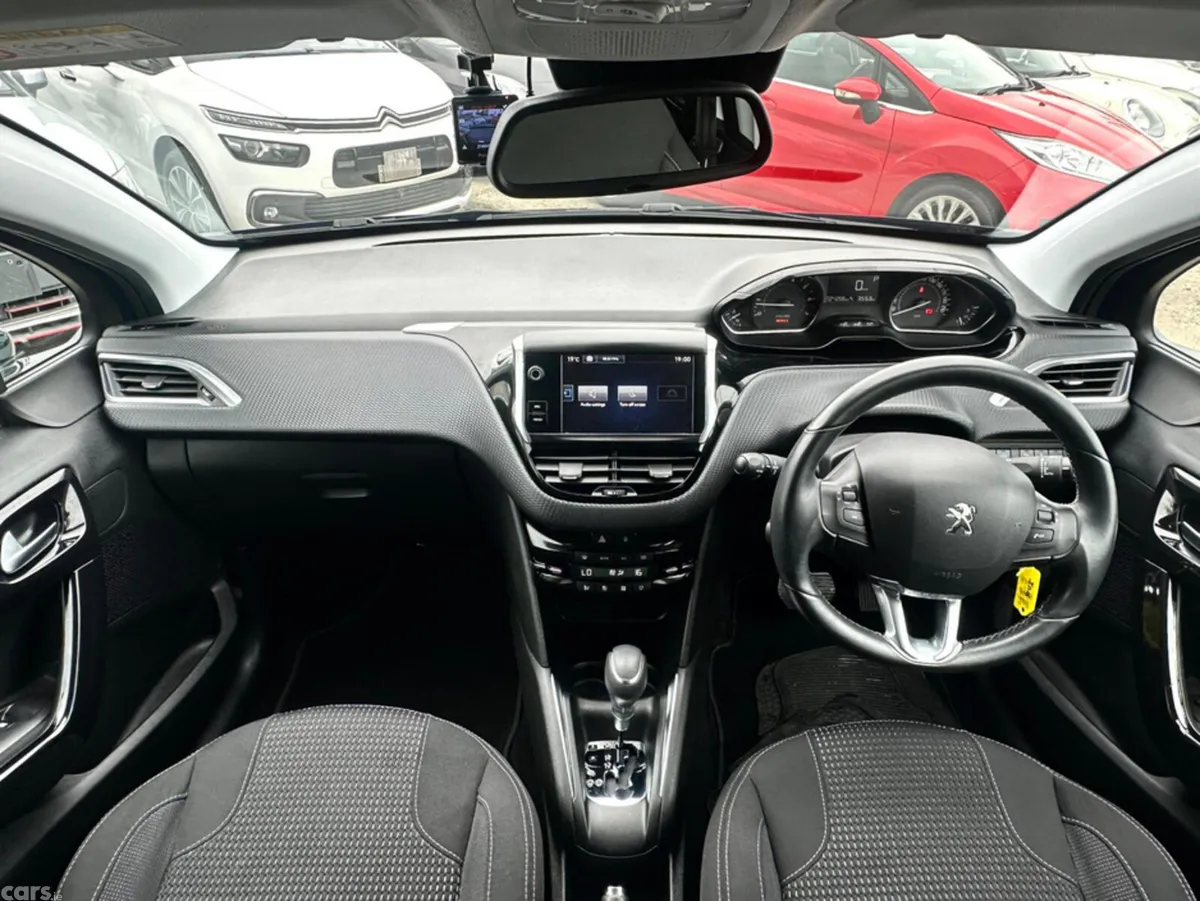 Peugeot 208 Hatchback, Petrol, 2016, Blue