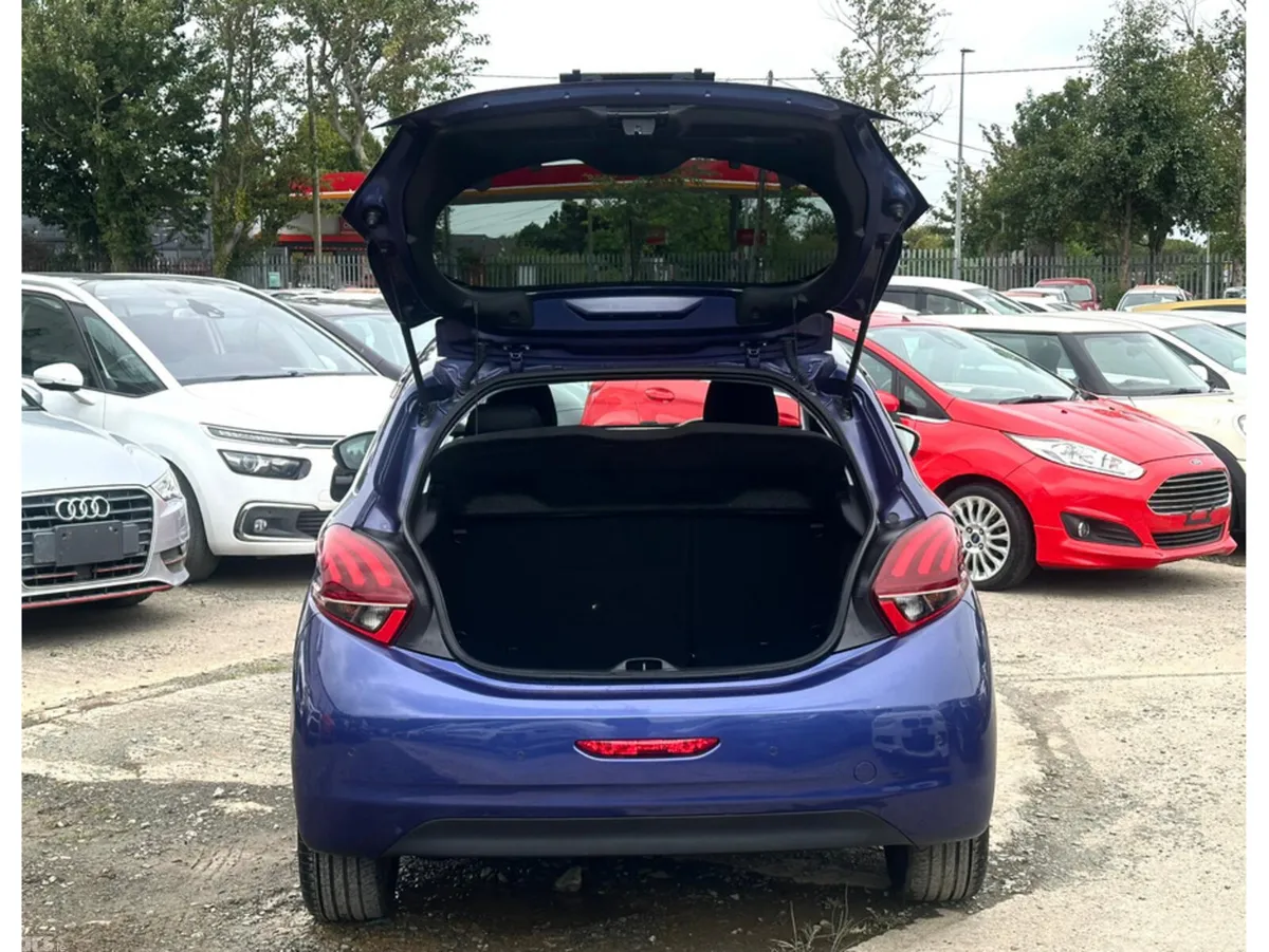 Peugeot 208 Hatchback, Petrol, 2016, Blue