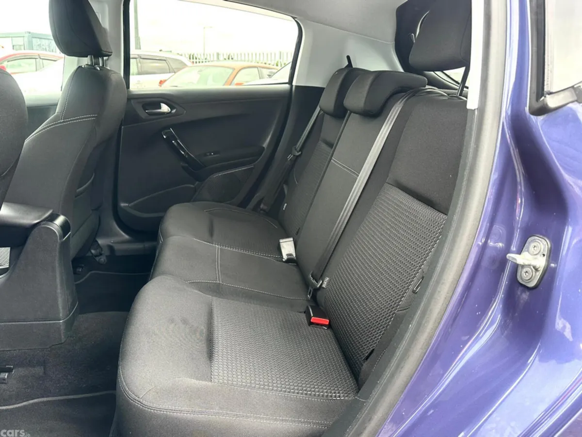 Peugeot 208 Hatchback, Petrol, 2016, Blue