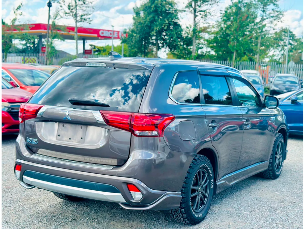 Mitsubishi Outlander SUV, Petrol Hybrid, 2016, Brown