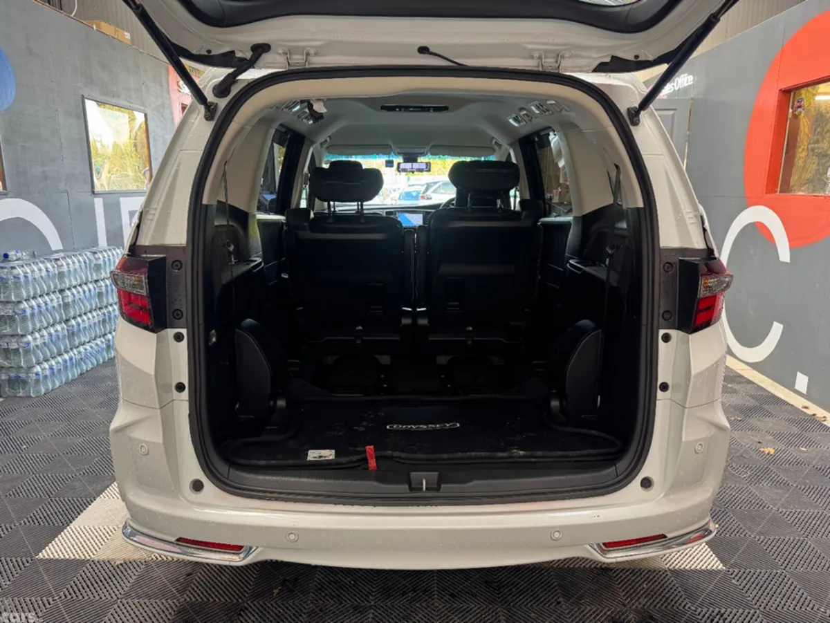 Honda Odyssey MPV, Petrol Hybrid, 2019, White
