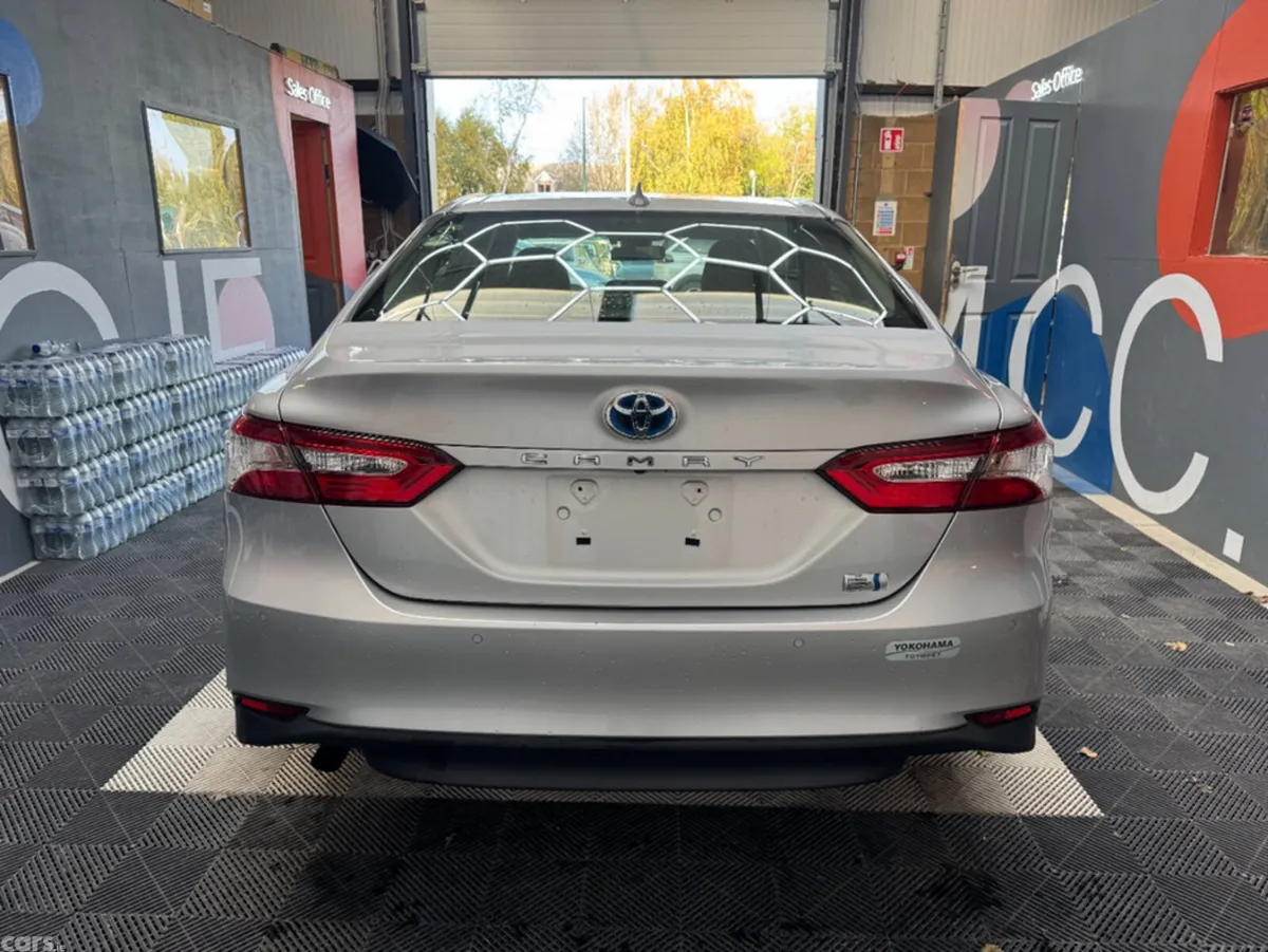 Toyota Camry Saloon, Petrol Hybrid, 2021, Silver