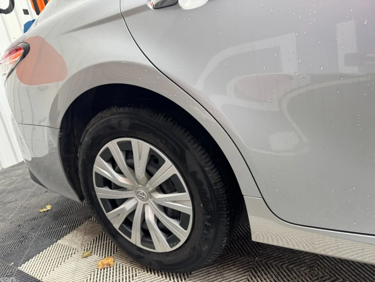 Toyota Camry Saloon, Petrol Hybrid, 2021, Silver