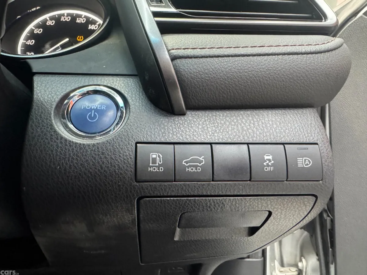 Toyota Camry Saloon, Petrol Hybrid, 2021, Silver