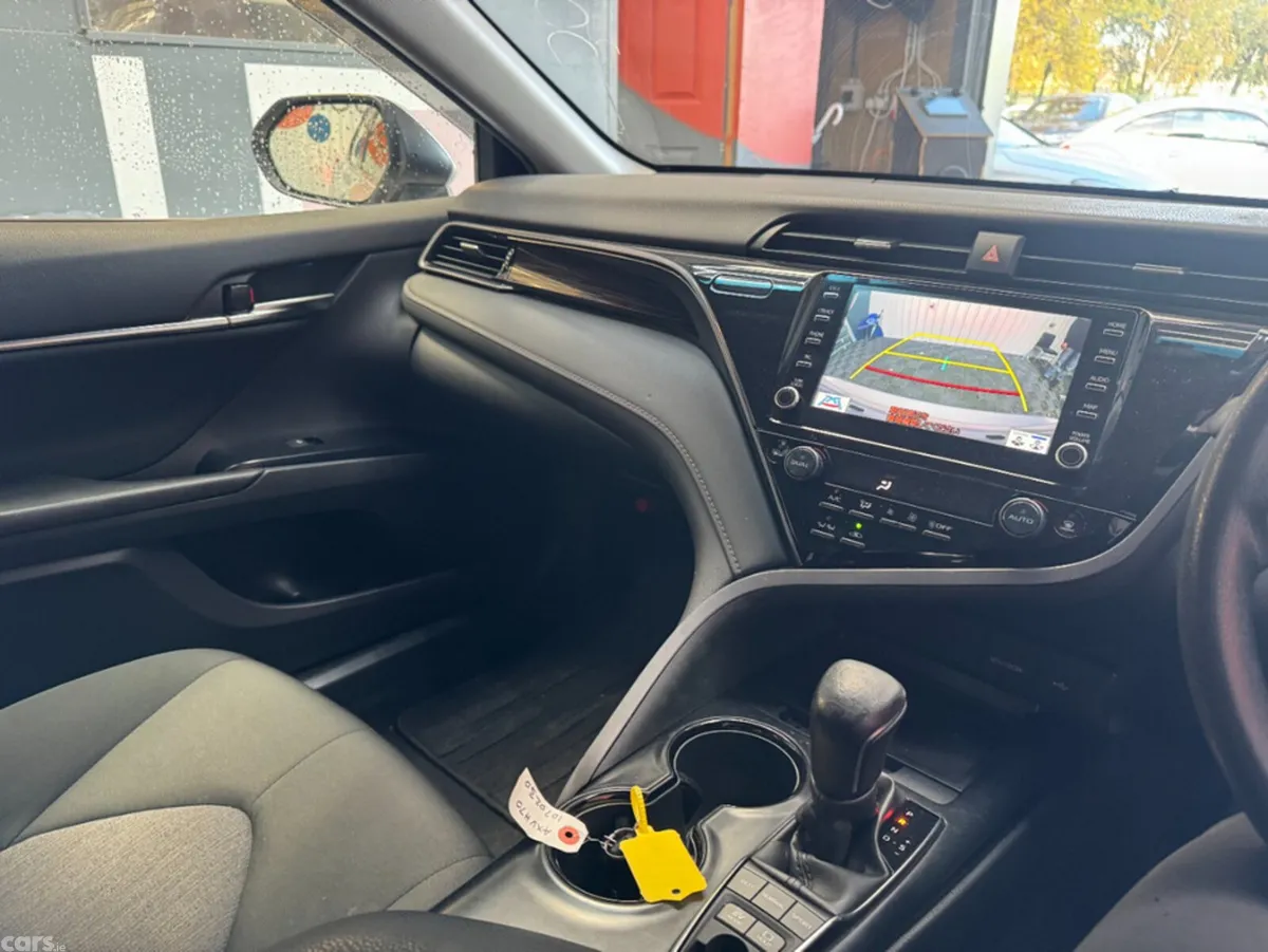 Toyota Camry Saloon, Petrol Hybrid, 2021, Silver