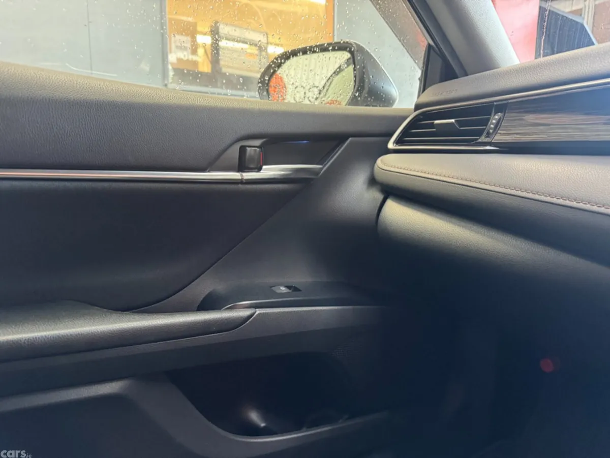 Toyota Camry Saloon, Petrol Hybrid, 2021, Silver