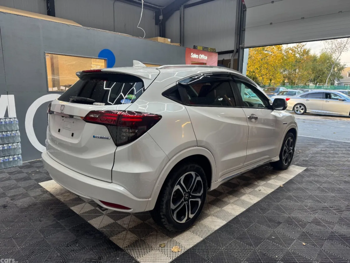 Honda Vezel SUV, Petrol Hybrid, 2020, White