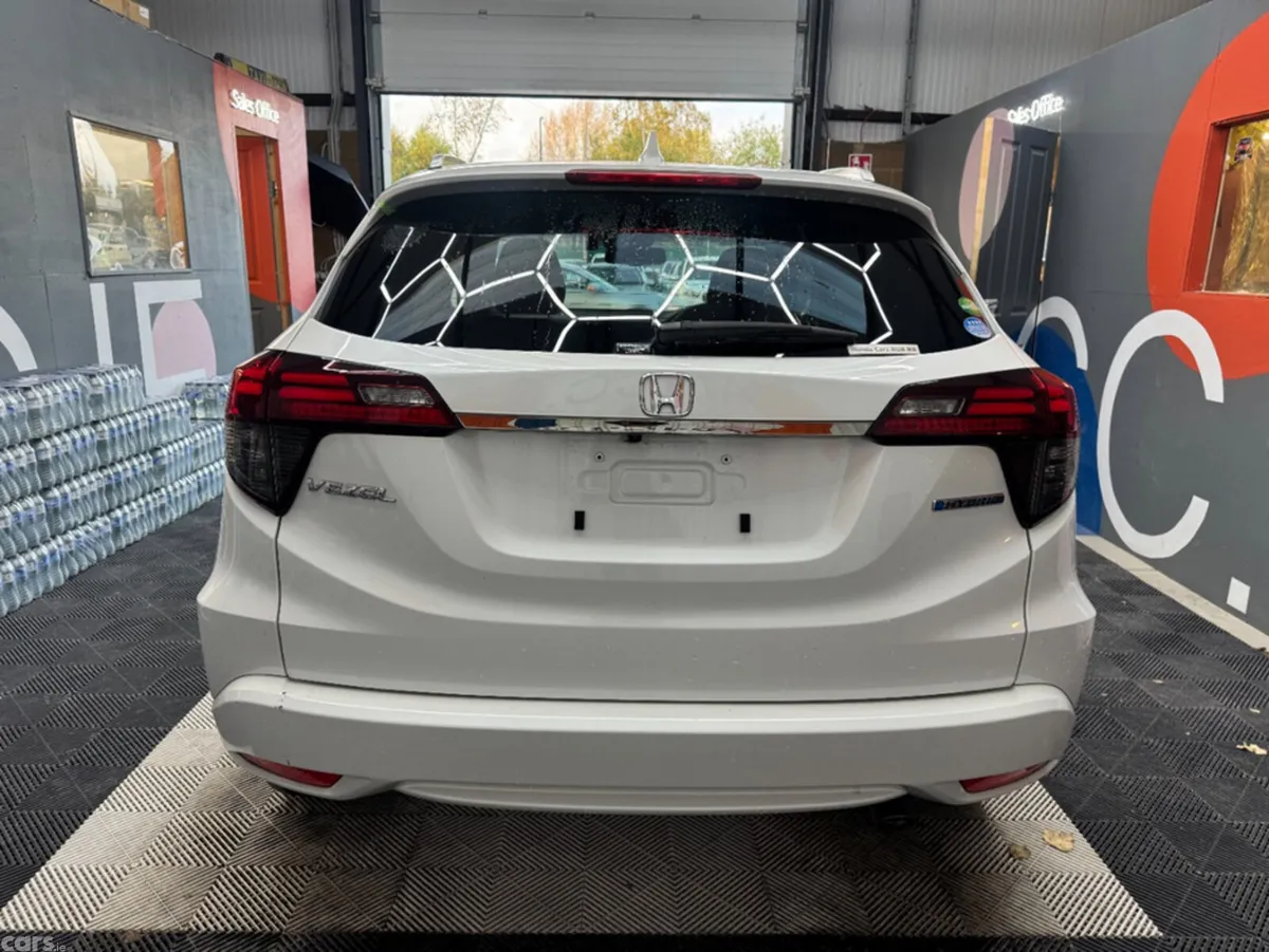 Honda Vezel SUV, Petrol Hybrid, 2020, White
