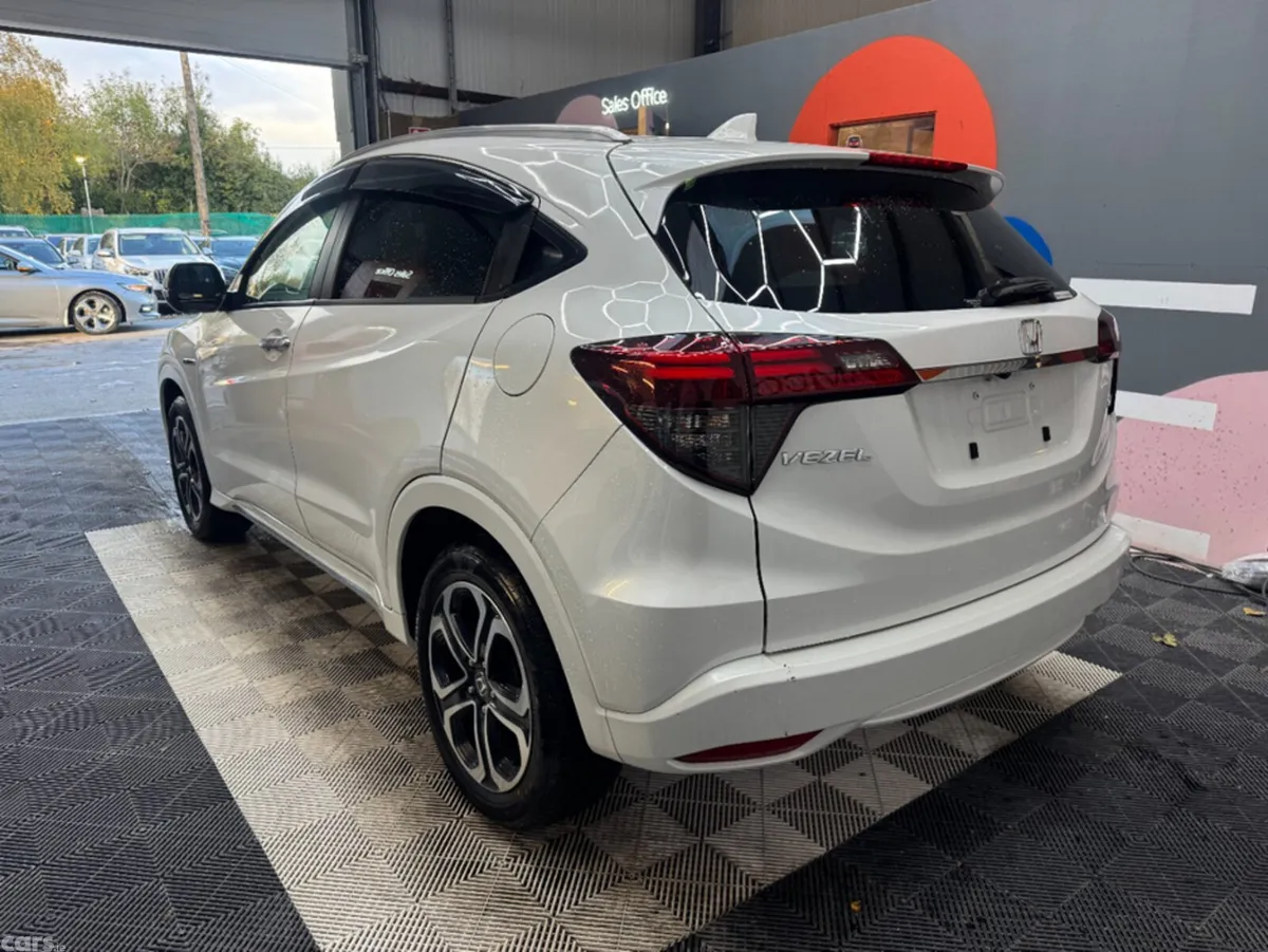 Honda Vezel SUV, Petrol Hybrid, 2020, White