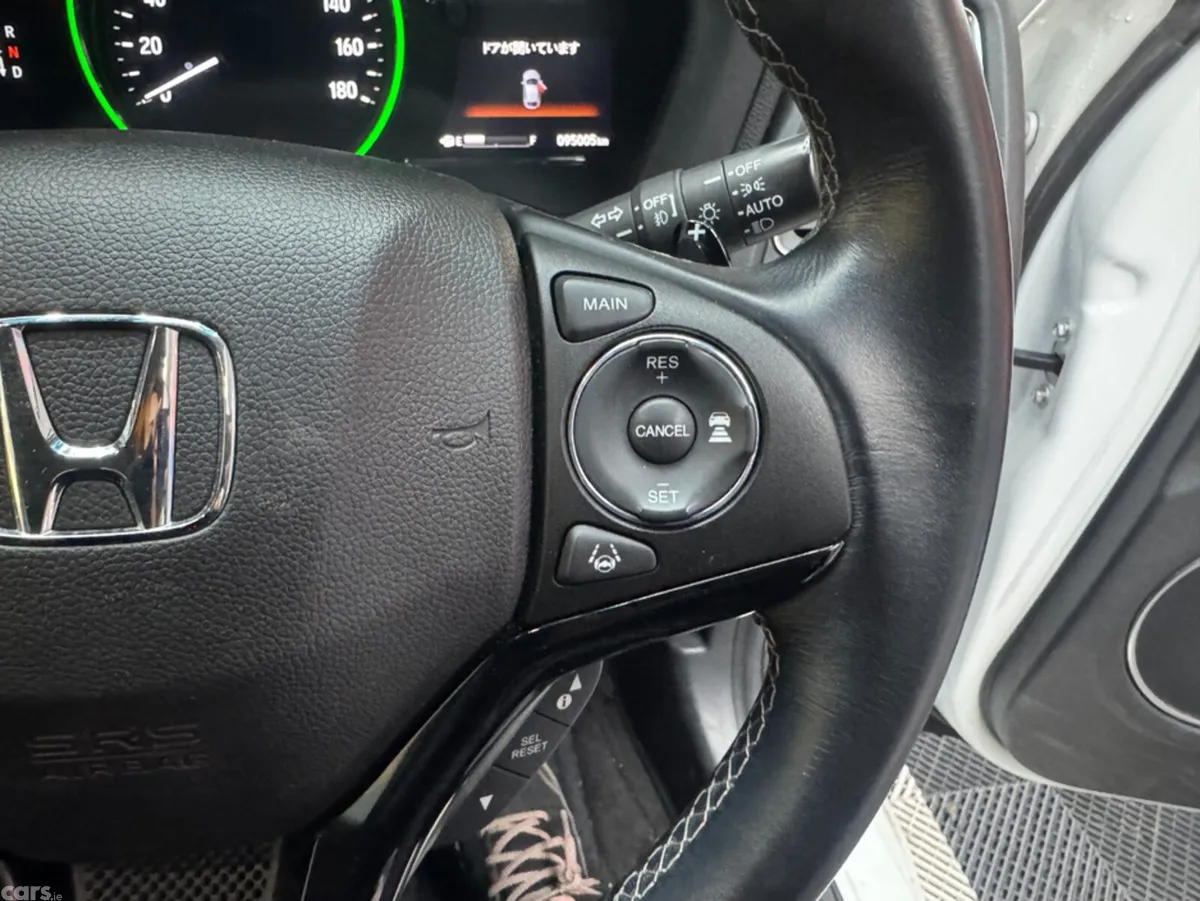 Honda Vezel SUV, Petrol Hybrid, 2020, White