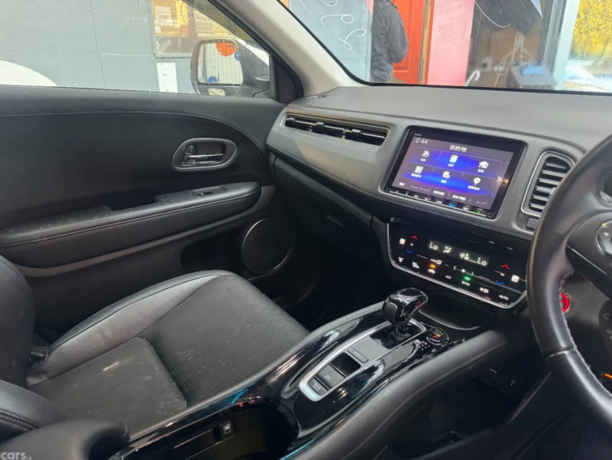Honda Vezel SUV, Petrol Hybrid, 2020, White