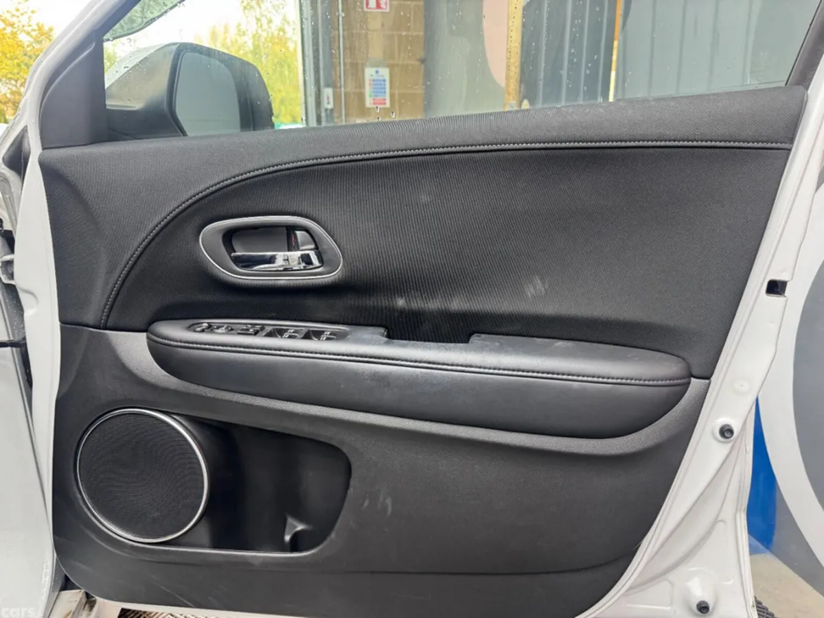 Honda Vezel SUV, Petrol Hybrid, 2020, White