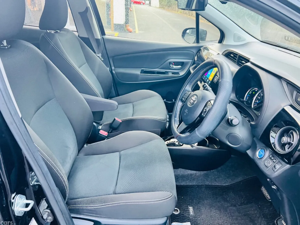Toyota Yaris Hatchback, Petrol Hybrid, 2017, Black