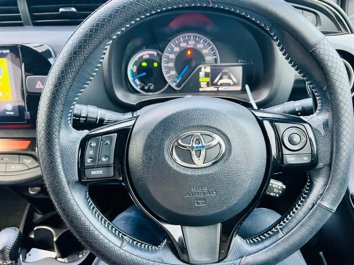 Toyota Yaris Hatchback, Petrol Hybrid, 2017, Black