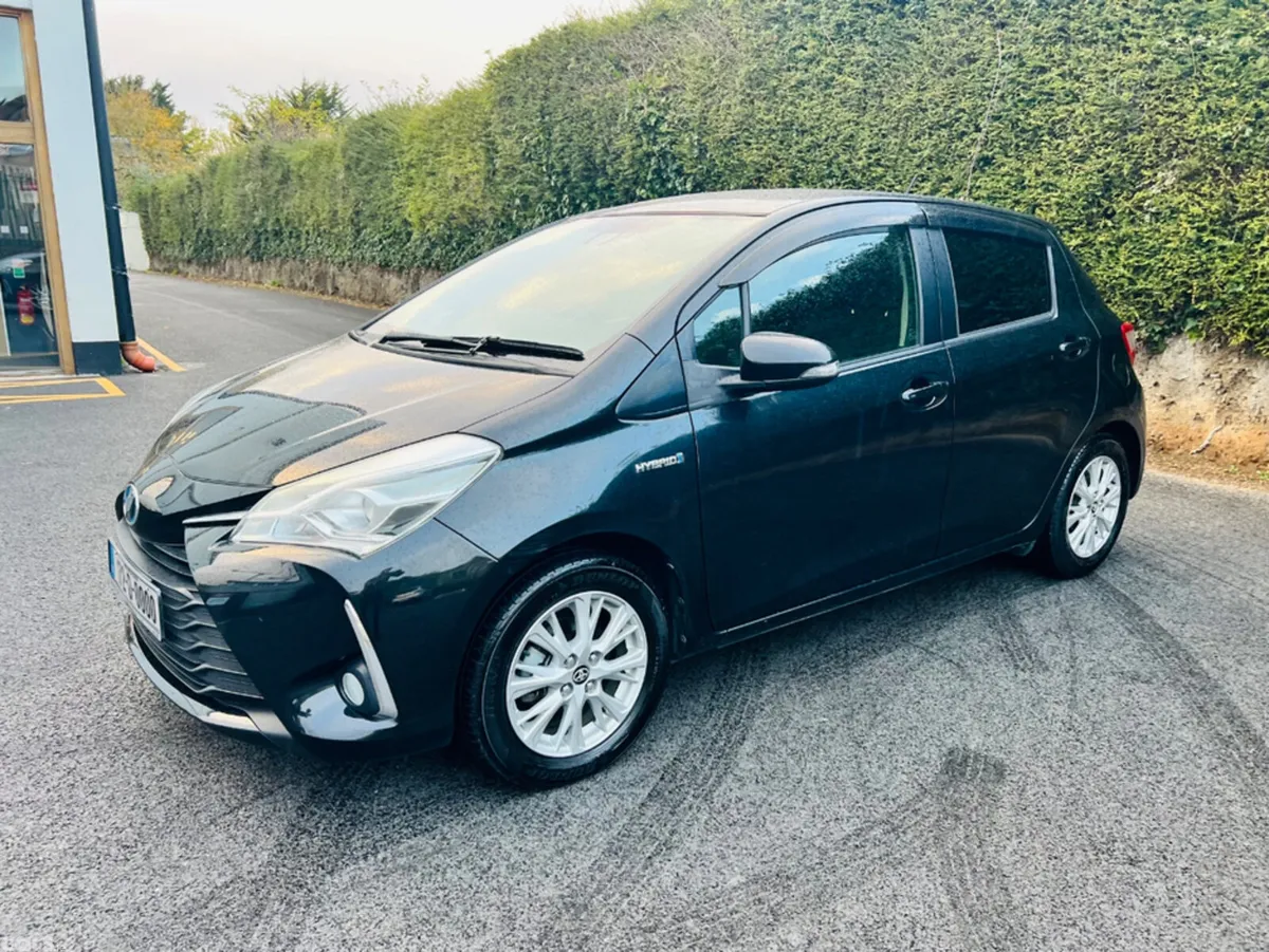 Toyota Yaris Hatchback, Petrol Hybrid, 2017, Black