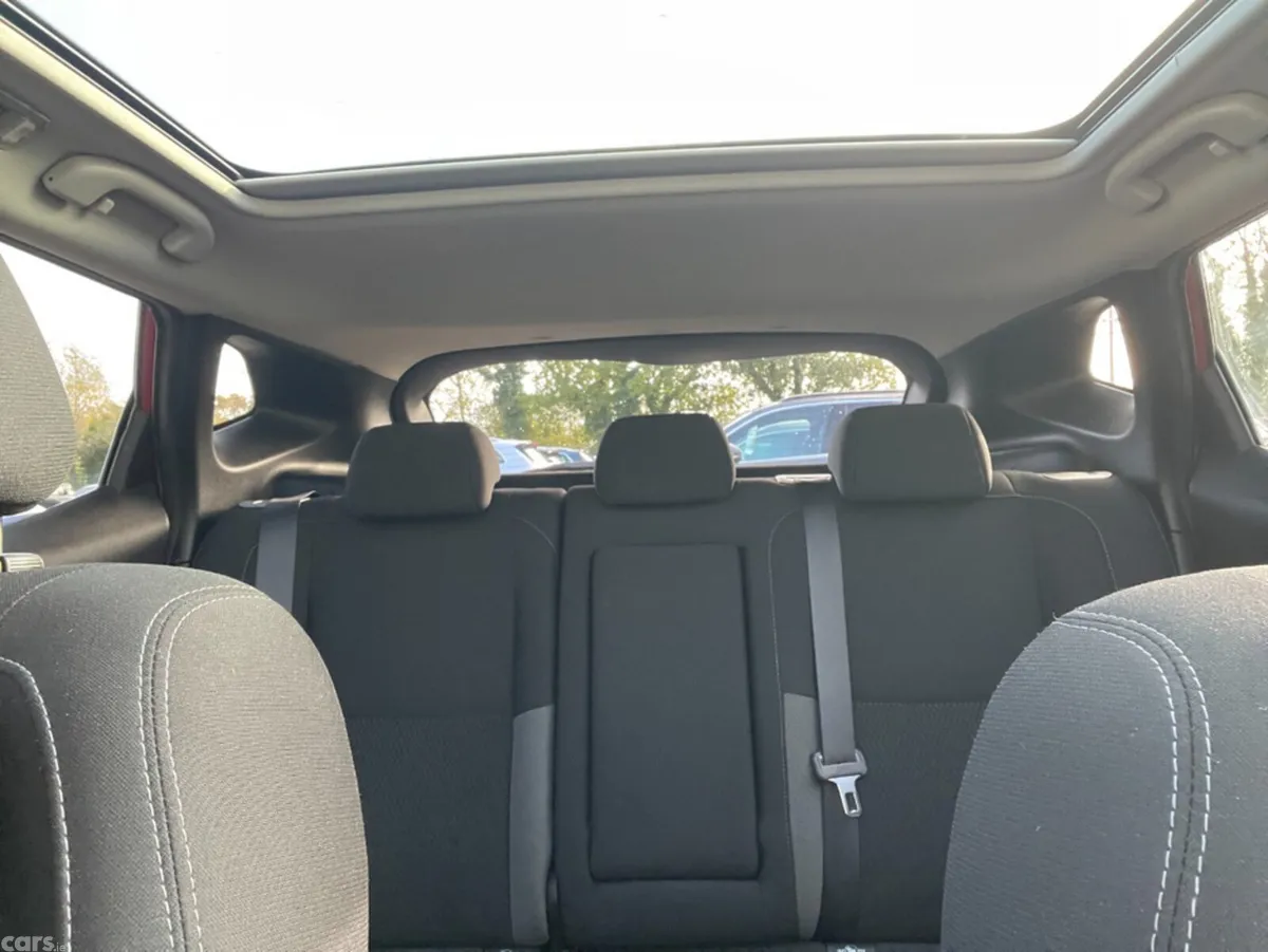 Nissan Qashqai MPV, Diesel, 2019, Red