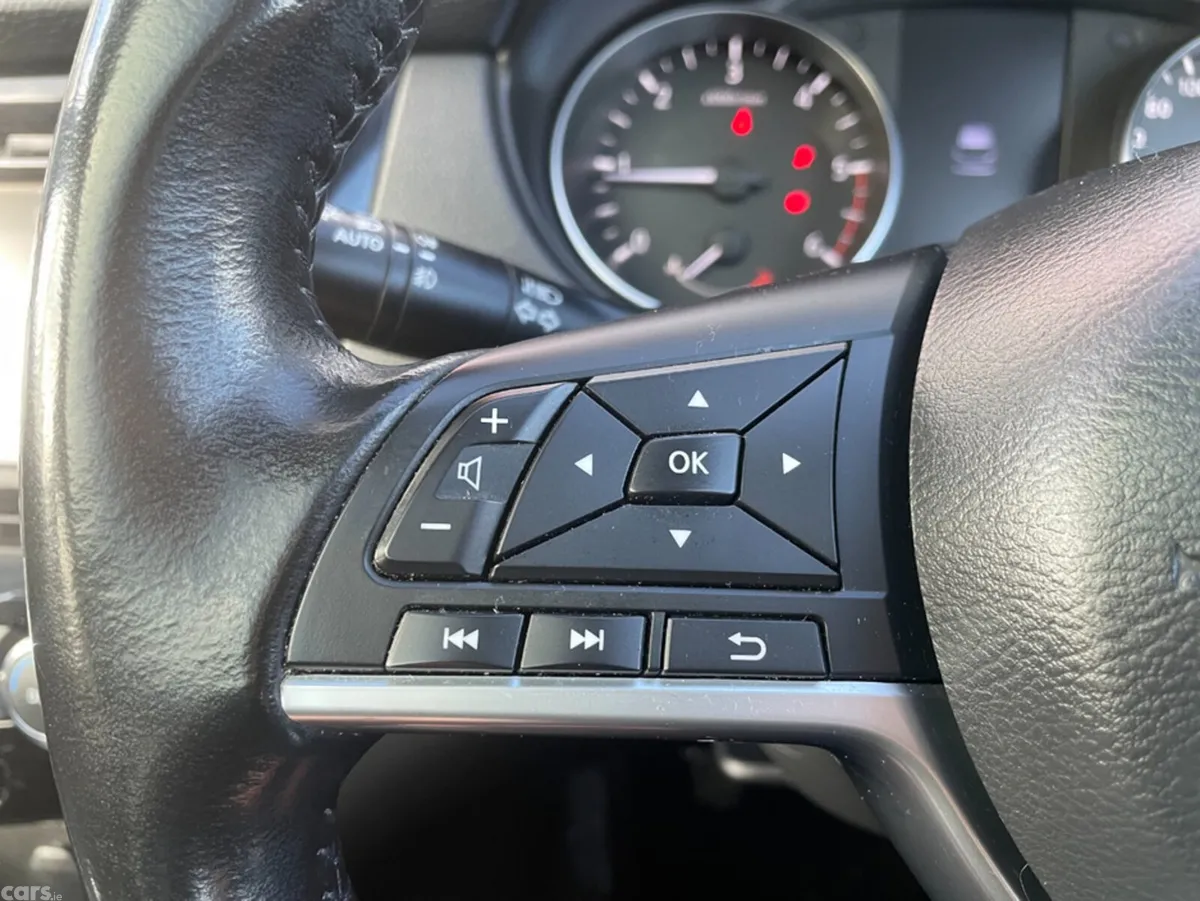 Nissan Qashqai MPV, Diesel, 2019, Red