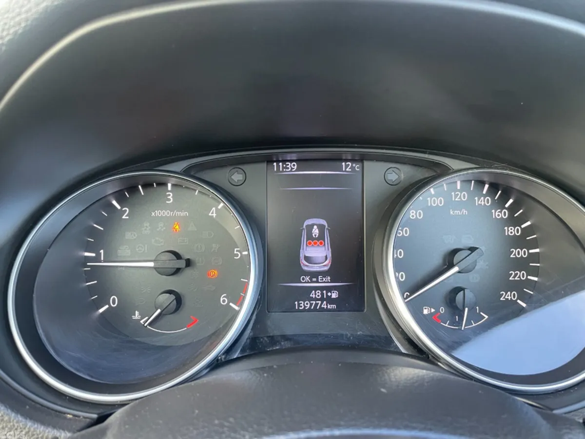 Nissan Qashqai MPV, Diesel, 2019, Red
