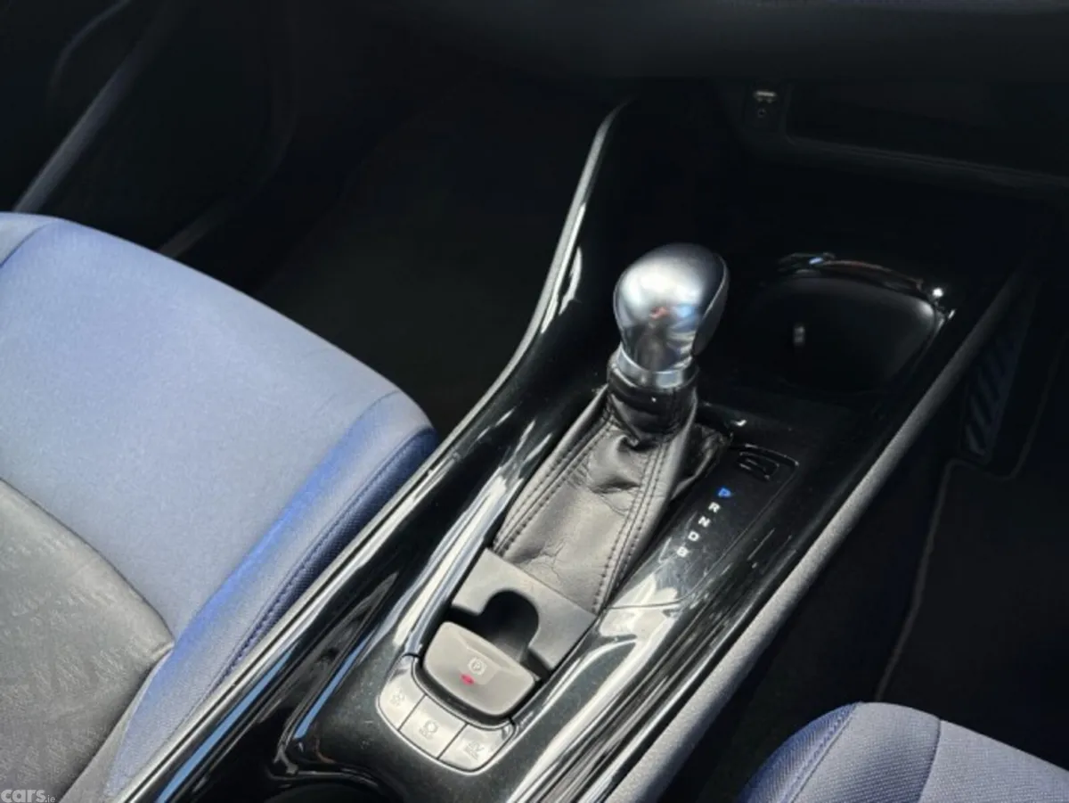 Toyota C-HR SUV, Petrol Hybrid, 2018, Silver