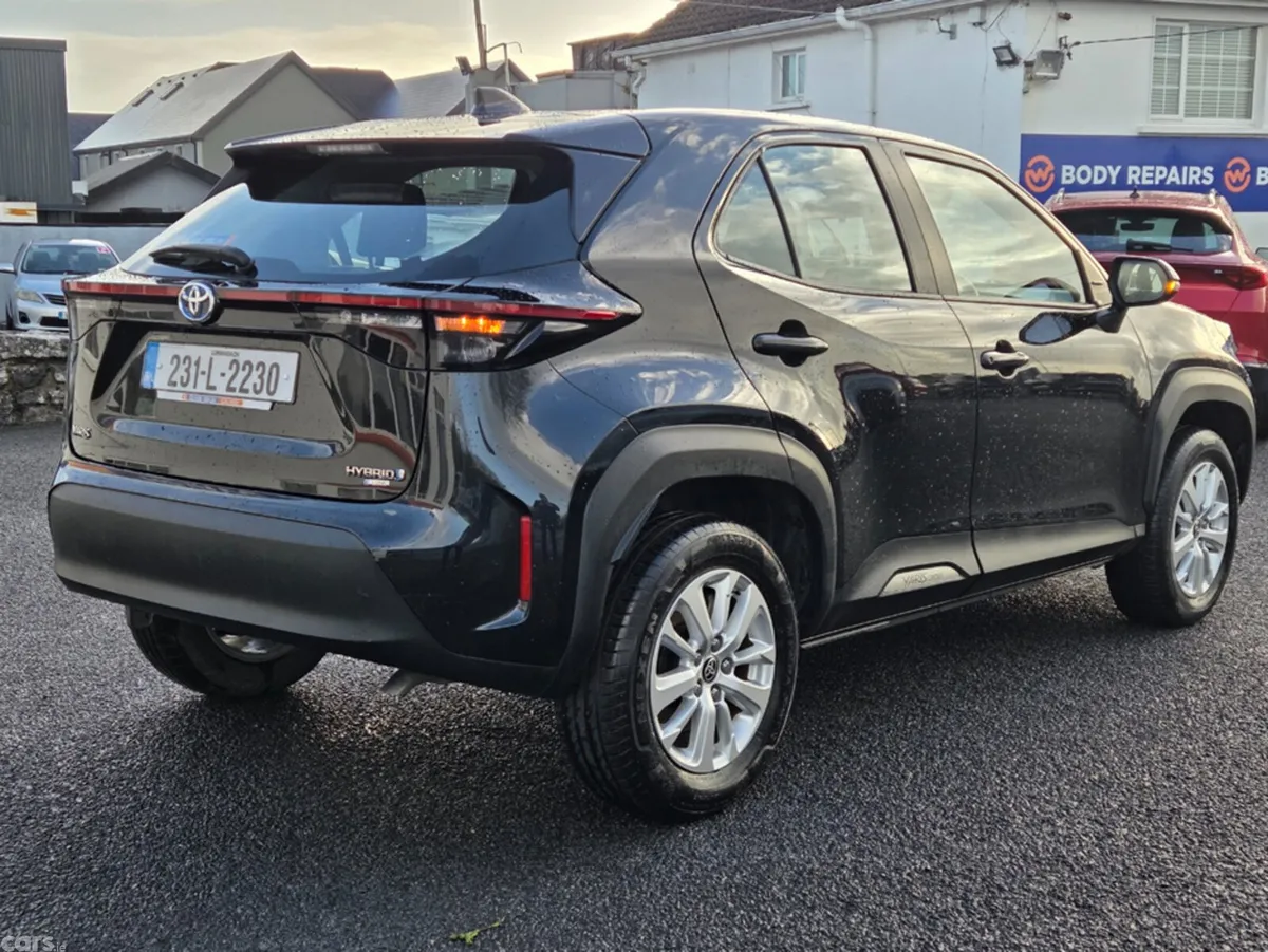 Toyota Yaris Cross SUV, Petrol Hybrid, 2023, Black