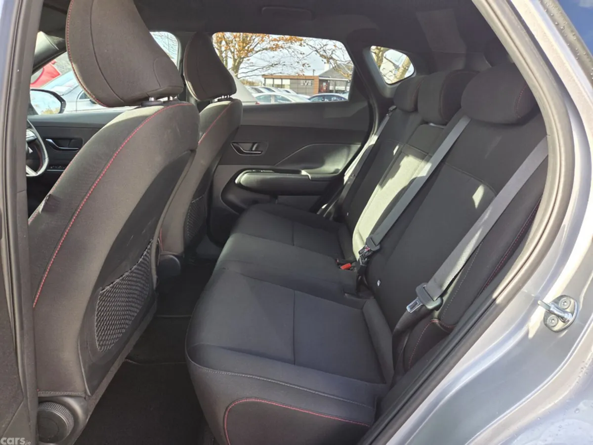 Hyundai KONA Hatchback, Electric, 2025, Silver