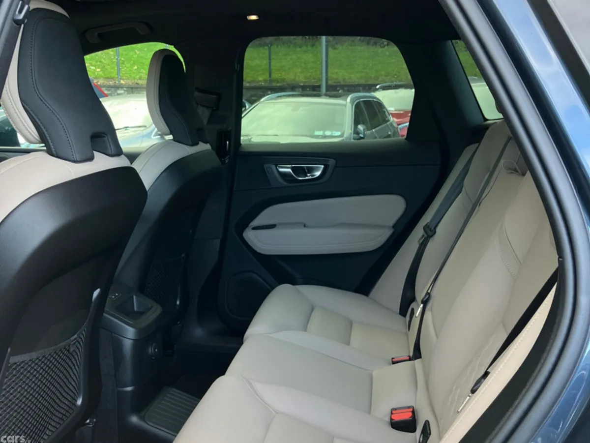 Volvo XC60 SUV, Petrol Plug-in Hybrid, 2025, Blue