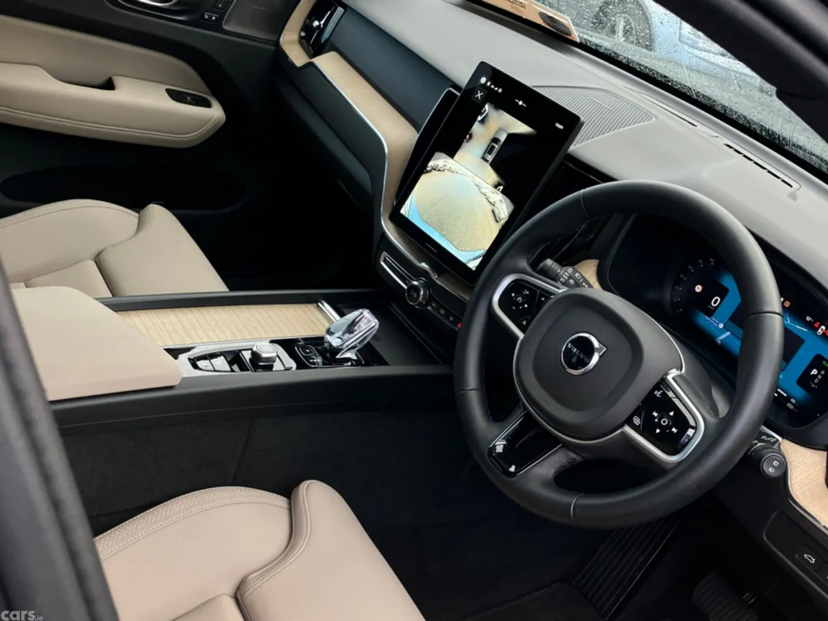 Volvo XC60 SUV, Petrol Plug-in Hybrid, 2025, Blue