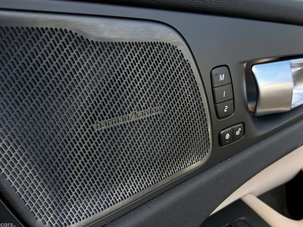 Volvo XC60 SUV, Petrol Plug-in Hybrid, 2025, Blue