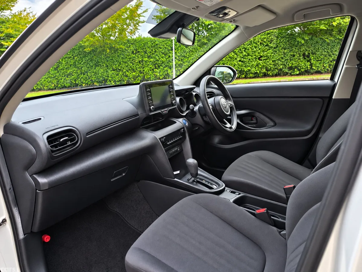 Toyota Yaris Cross Estate, Petrol Hybrid, 2021, Beige