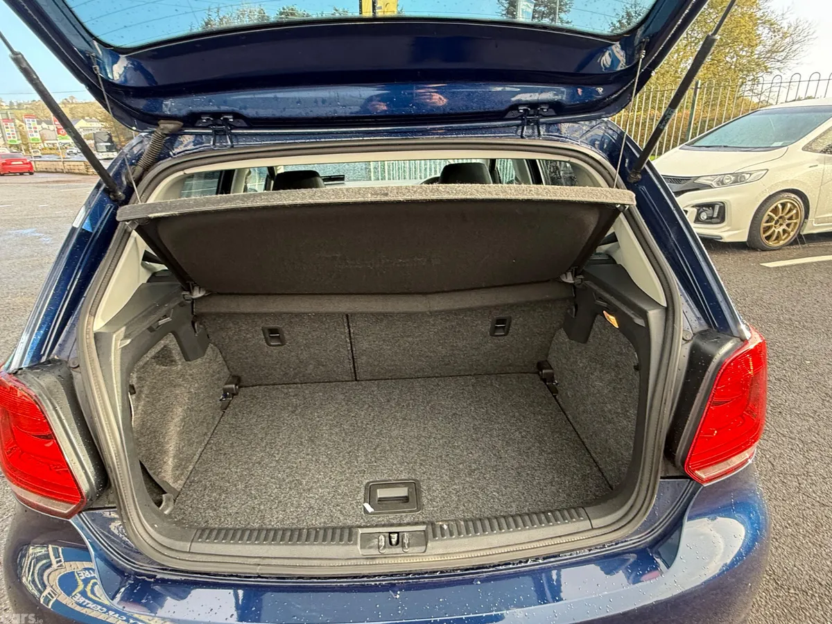 Volkswagen Polo Hatchback, Petrol, 2012, Blue
